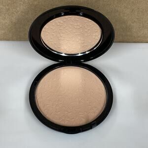 Signature Club A Jet Tech Wet Set Creamy Sheer Lace Lightweight Powder #1 Fair